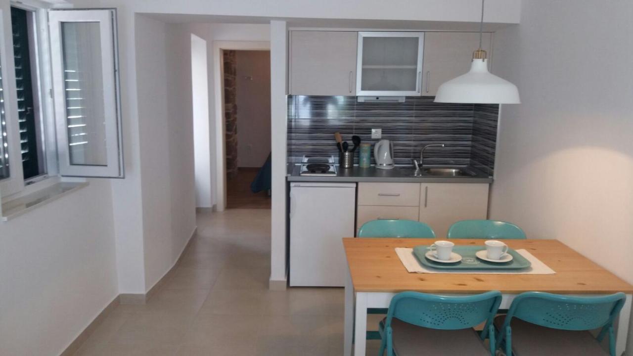 Nikolina Apartment *